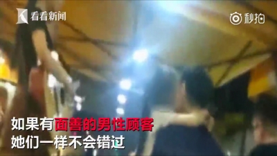 少女が男性客に抱きつき、ほっぺにチュー! 夜市で過熱する「花売り商戦」の画像2