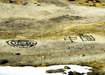 中国人観光客がアイスランドの領有権を主張!?　地元民の聖地に巨大な置き石の画像1
