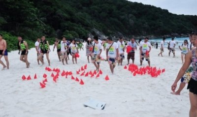 「世界は我らのものだ!?」中国人観光客がタイのビーチを五星紅旗で埋め尽くすの画像2