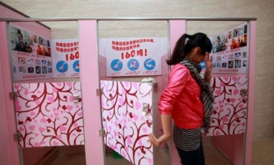 備え付けの厚紙を尿道に当て……水不足の中国で「女性用立ちション便器」が普及の兆しの画像3