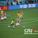 サッカーW杯で目にする、漢字オンリーのフィールド看板「中国・英利」って何？