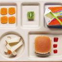 賞味期限切れ食品使用は常識!?　コストカットのため、「食の安全」を放棄する学校給食