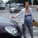 クラクションに激怒し、車のフロントガラスを素手で破砕！　凶暴“アウトロー妊婦”が中国各地で大暴れ