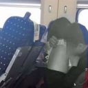 スキンシップか、性的虐待か……電車内で娘の服をめくり上げキスをしまくる父親に、世論が二分