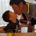 クワバタオバラ・小原正子、夫と息子のキス公開でドン引きの声「そういうのは家庭内だけでやって」「親子で食べ物を口移し？」