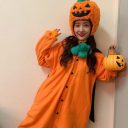 板野友美、全身かぼちゃの被り物仮装に厳しい声「これが許されるのは子どもだけ」