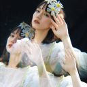 吉岡里帆、幻想的な雰囲気の写真に大反響「お花の妖精だ」「美しすぎる」