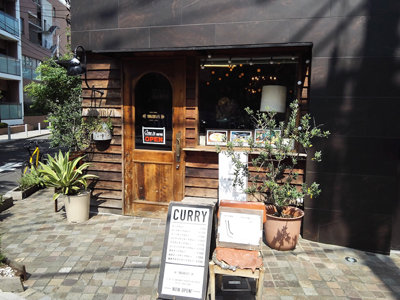 フツーの目玉焼きご飯かと思ったら……素朴な外見の女性みたいな『キーマカレー』の画像6