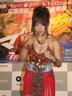 aikawa_kick_mach305.jpg