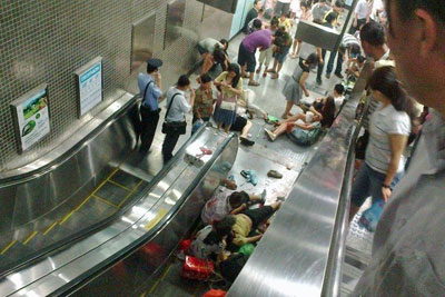 escalator-3`.jpg
