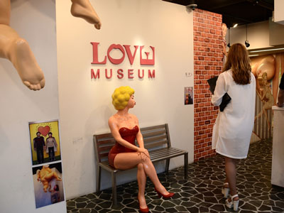 lovemuseum02.JPG