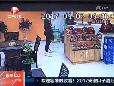 ネットカフェでAV見てたら発情! 辛抱タマらず、女性店員に顔射未遂の画像2