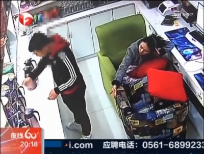 ネットカフェでAV見てたら発情! 辛抱タマらず、女性店員に顔射未遂の画像4