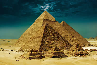 piramid021501.jpg