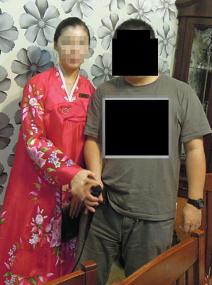 【金正男暗殺事件】逃走中の工作員のアジトだった北朝鮮レストラン「VIPルーム」で、美女とイチャイチャ!?の画像4