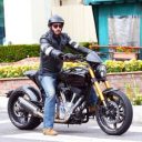 キアヌ・リーブスとツーリングに行ける権利が販売