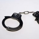 ロンドンの電車で携帯を充電した男性が逮捕！
