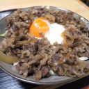 地味でも街一番のフォトジェニックメニュー『ありそうでなかった牛丼』って!?