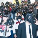 謎のガスマスク集団が出現!?　“トラウマテクノポップバンド”アーバンギャルドが渋谷をジャック！