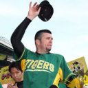 ユニフォームが外野フェンスと同化!?　プロ野球・阪神連敗ストップの意外すぎる“味方”