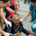 おじいちゃんを助けたはずが、犯人に!?　中国“善意の人助け”にはスマホが必需品？