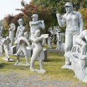 広大な敷地に石像、石像、石像で3,000体！　増殖を続ける「大岩顔彫刻公園」