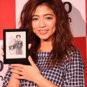 ギャルもメロメロ!?　今井華が電子書籍端末「Kobo Aura H2O」で読書家宣言