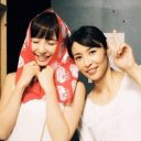 元AKB48“ファッションリーダー”篠田麻里子は、なぜ集合写真で「笑いながら目を閉じる」のか