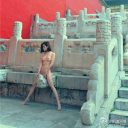 露出狂か、芸術か……世界遺産「故宮」でヌード撮影の美人モデルが、今度は路上で全裸に