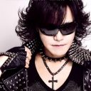 X JAPAN・Toshl、洗脳騒動から一遍、お茶の間を魅了し“人気者”に！　魅力の原点は15年前の黒歴史にアリ？