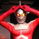 マニアによるマニアのためのスニーカー「DRAGON BEARDウルトラセブンモデル」に男たちが熱視線！