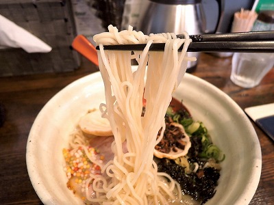 ラーメン新世紀の始まりか終わりか? 『モナカ入りラーメン』の画像7