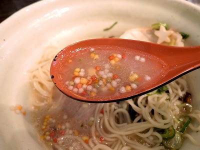 ラーメン新世紀の始まりか終わりか? 『モナカ入りラーメン』の画像4