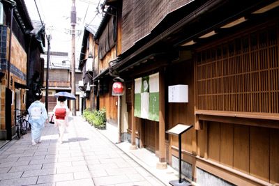 外国人が増えすぎて日本人観光客数がマイナスに!?　京都の観光公害が末期的すぎる！の画像1