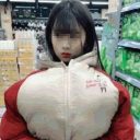 「どうしても欲しくなっちゃって……」爆乳万引き少女、ジャケットの中に隠したモノは……