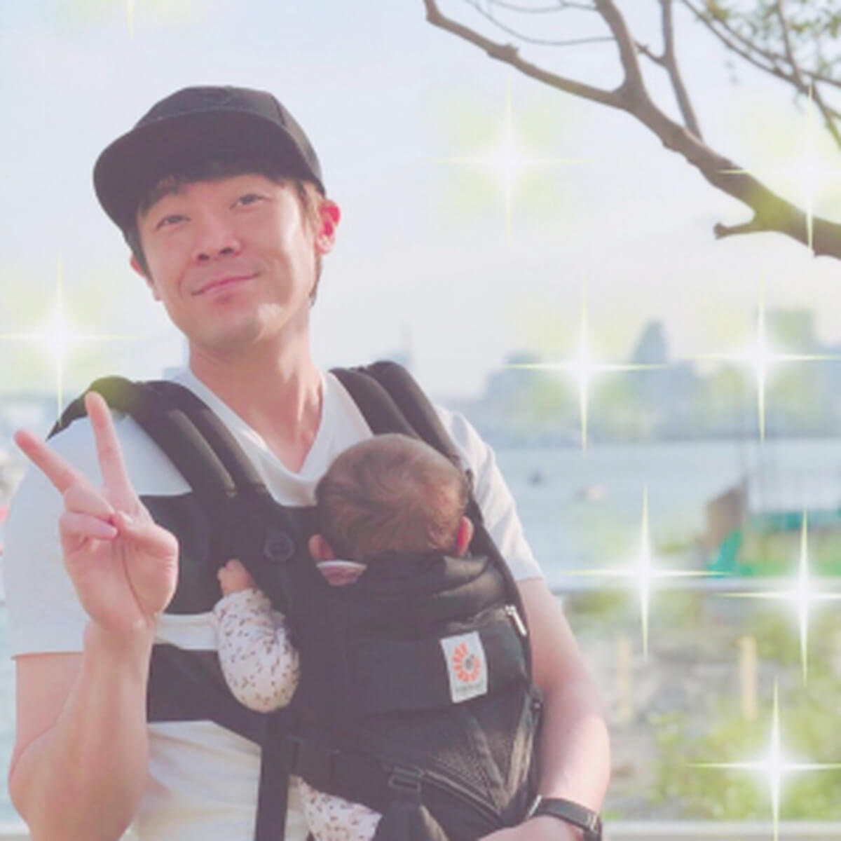 小林よしひさ、お兄さん時代結婚ひた隠しはNHKの指示？ 「古すぎる」と批判の声も｜日刊サイゾー