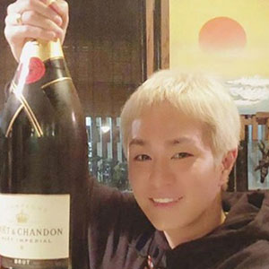 謝罪会見で かわいいアピール か a 浦田直也の アラレちゃんメガネ に痛烈批判 日刊サイゾー 謝罪会見で かわいいアピール か a 浦田直也の アラレちゃんメガネ に痛烈批判 日刊サイゾー