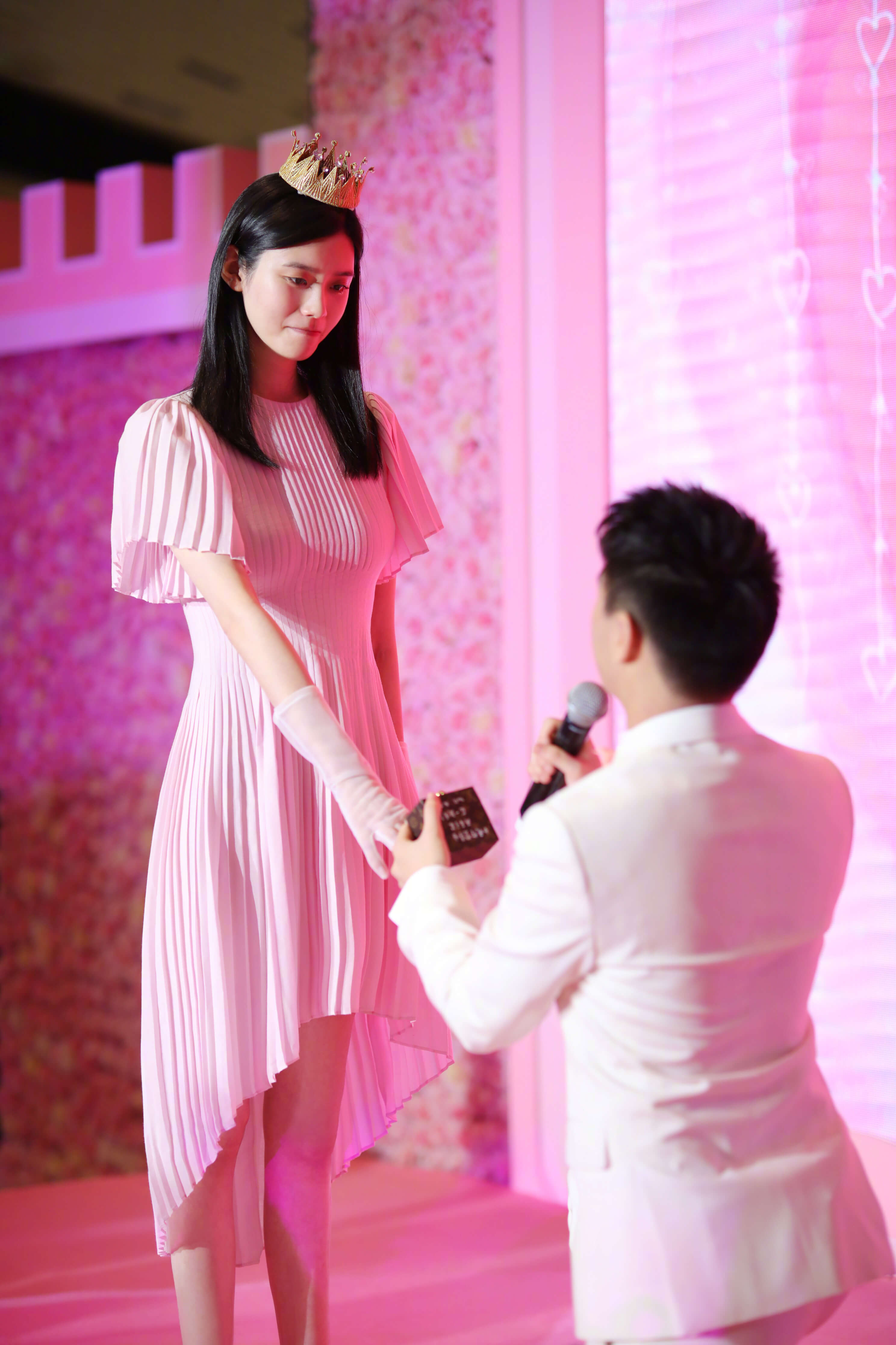 マカオのカジノ王子が中国人美女モデルと婚約 豪華すぎる公開プロポーズに 妊娠説も浮上 日刊サイゾー マカオのカジノ王子が中国人美女モデルと婚約 豪華すぎる公開プロポーズに 妊娠説も浮上 日刊サイゾー