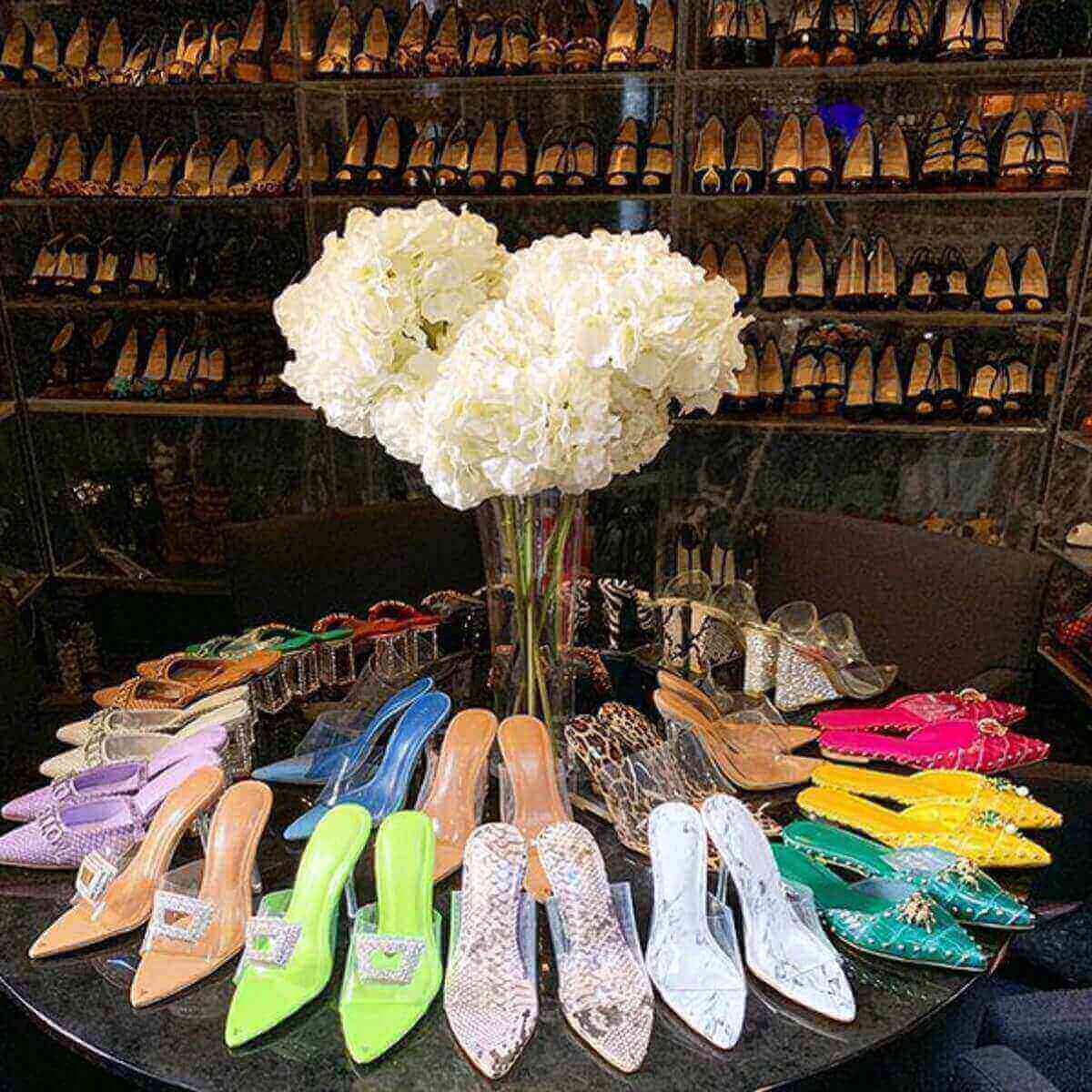 浜崎あゆみ 大量に並べられたシューズを公開するも酷評続々 靴を大量に並べる暇あるなら曲作って 日刊サイゾー