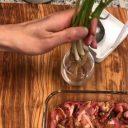 工藤静香、お弁当のための料理動画に猛ツッコミ「ネギ洗わない？」「菜箸の色が違う気がする」