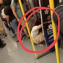 「どこでもトイレ」文化が海外進出！　中国人とみられる女性観光客がバンコクの電車内で放尿→そのまま立ち去る