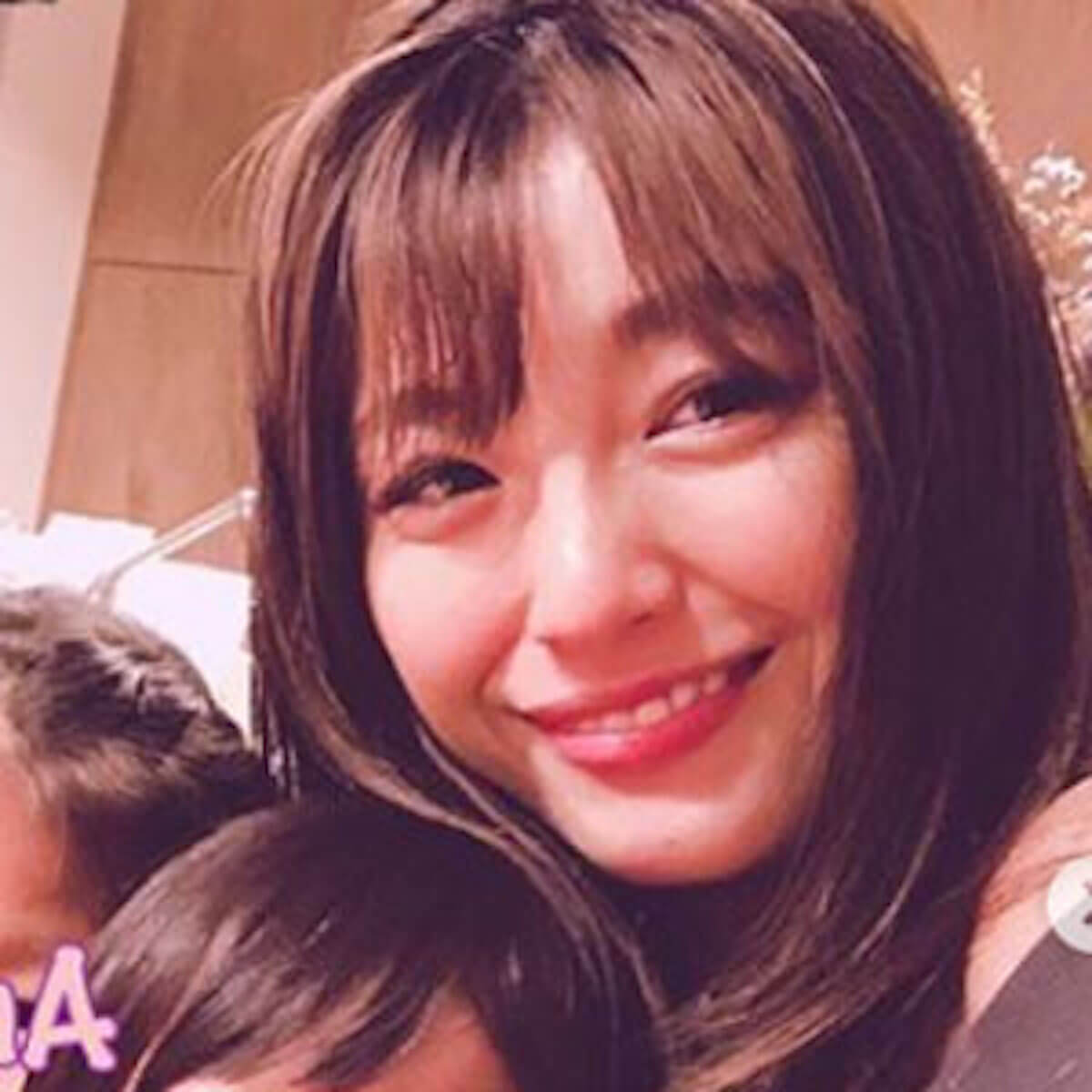 木下優樹菜 なんか嫌な写真 専属ヘアメイクとの 密着 添い寝2ショットに批判殺到 日刊サイゾー