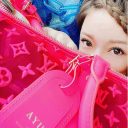 浜崎あゆみ、ヴィトンまみれの自撮り写真が大反響「こんなにピンク似合う人いない？」
