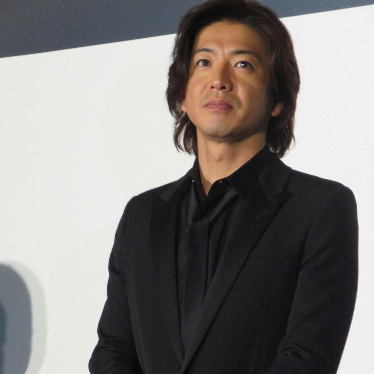 木村拓哉を起用した謎のスキンケアブランド、広告大量投下で思い出される“あの人気商品CM”