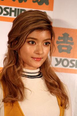 ローラ、所属事務所を退社！　契約トラブルから和解を経て円満アピールも遺恨残るの画像1