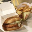 中国マックに2,000円超の春節限定メニュー登場！　「特権階級バーレル」を食べてみた