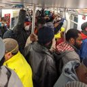 【ロックダウンの現実】外出禁止令のNY、地下鉄が貧困労働者で超満員