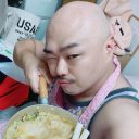 クロちゃん、汁なし麺にホワイトアスパラを添えた“汚料理”に批判殺到「農家に謝れ！」