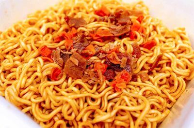 【8月新商品】暑苦しいけど元気になれる!? インパクト大のこってり系汁なしカップ麺3選!の画像10