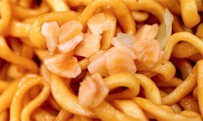 【8月新商品】暑苦しいけど元気になれる!? インパクト大のこってり系汁なしカップ麺3選!の画像8